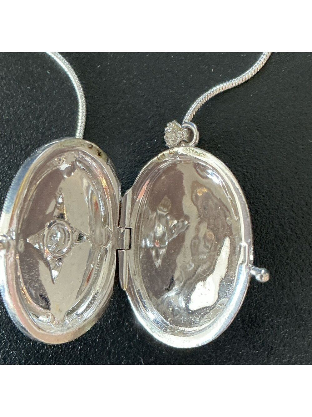 Elegant Silver & Crystal Locket Pendant Necklace - Picture 3 of 4